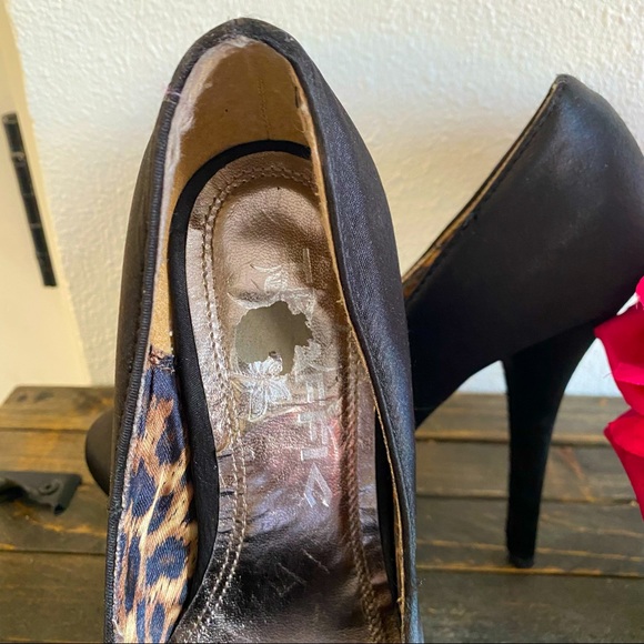 Traffic Satin Pumps (Size 6).🌹 - Picture 15 of 16